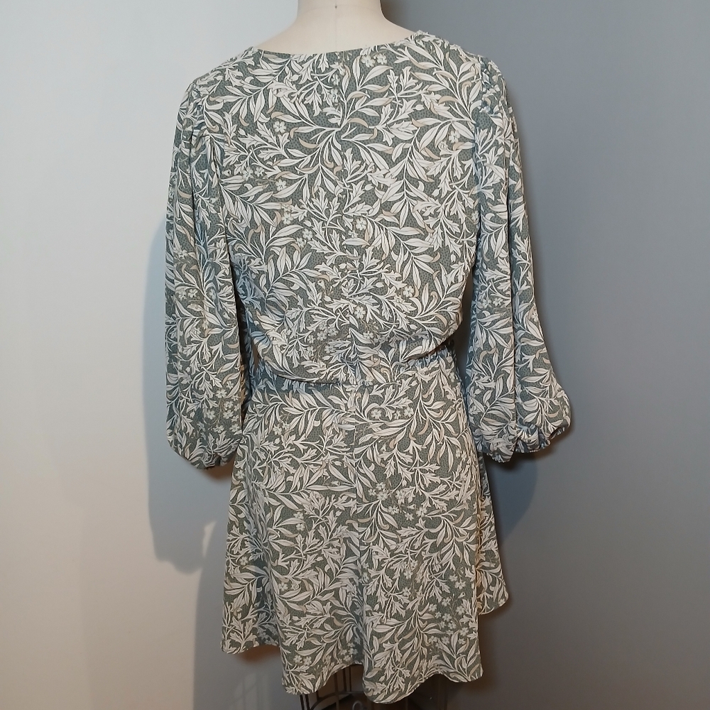 H&M Floral And Foliage Dress Size M / Missing Belt - Picture 3 of 9